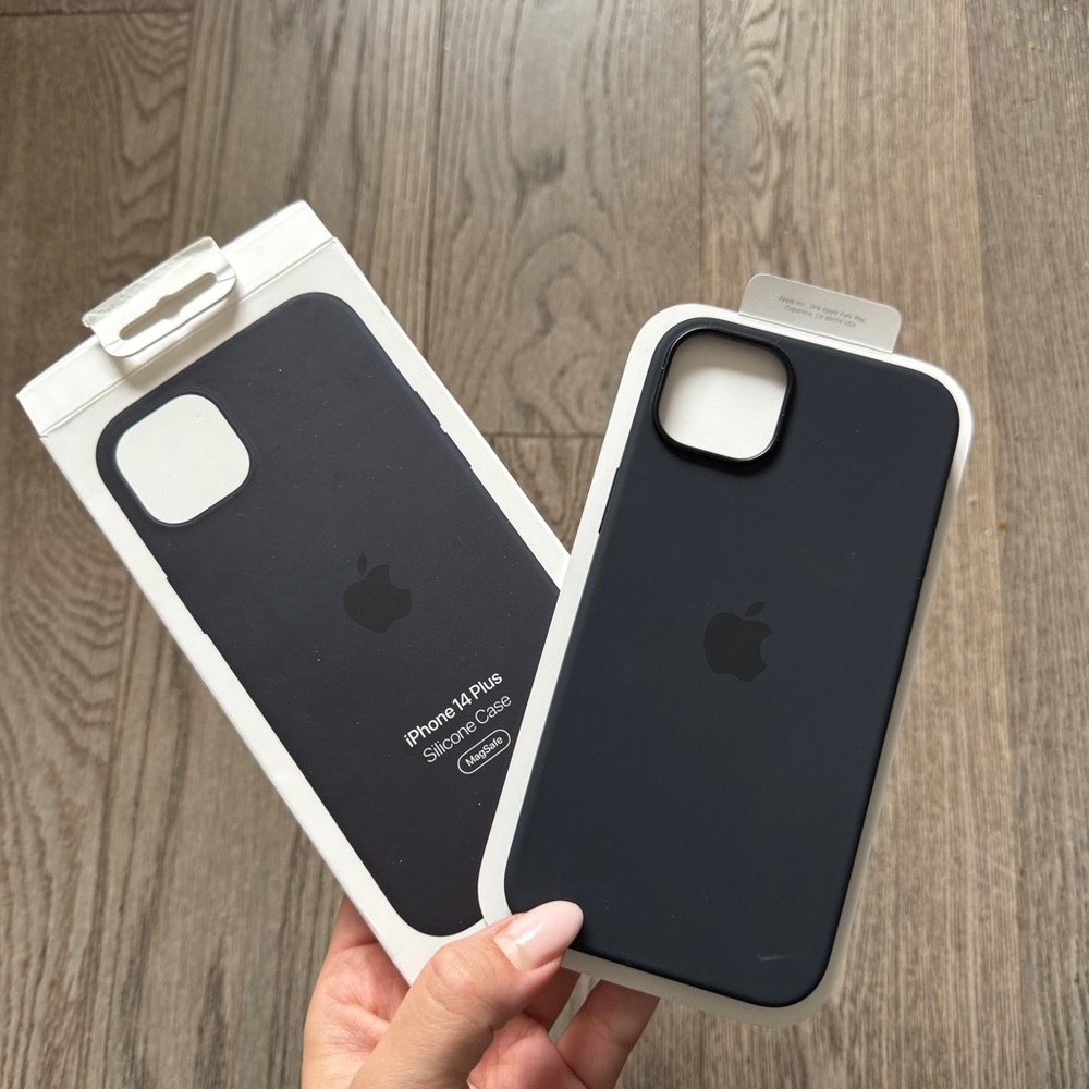 Apple iPhone 14 Plus Silicone Case Black Color Midnight